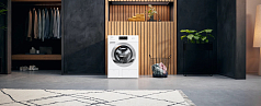 Стирально-сушильная машина Miele WTW870WPM с вмятиной на корпусе