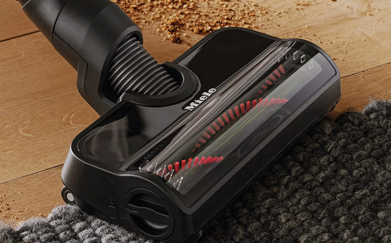 Вертикальные беспроводные пылесосы Miele Triflex – очистка насадки MultiFloor XXL