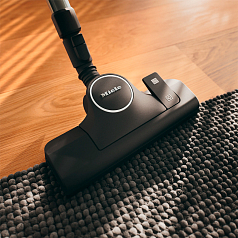 Пылесос Miele SGSF5 Complete C3 Parquet XL PowerLine черный